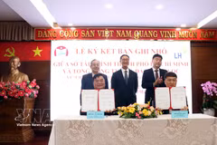 Le Service des finances de Hô Chi Minh-Ville et la Korea Land Corporation signent un protocole d'accord relatif au « Programme de partenariat pour la croissance urbaine ». Photo : VNA