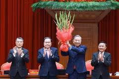 Le 14e Comité central du Parti élit à l'unanimité To Lam au poste de secrétaire général. Photo: VNA