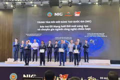 La cérémonie annonçant la création de trois nouveaux réseaux stratégiques d'innovation technologique et d'expertise : Quantum (VNQuantum), Cybersécurité (ViSecurity) et Aérospatiale, Véhicules aériens sans pilote (UAV Vietnam) a eu lieu le 25 août 2025. (Photo : Vietnam+)