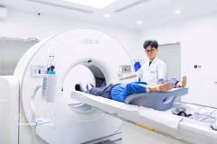 Le système d’imagerie UCT 960, équipé de l’intelligence artificielle, a été mis en service à l’Hôpital général international de Hai Phong. Photo : VNA