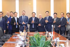 Llors de la réunion de travail tenue le 29 juillet à Hanoï entre le ministre vietnamien de la Construction, Tran Hong Minh, et l’ambassadeur britannique, Iain Frew. Photo : VGP