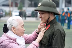 La constance et la stabilité de la famille vietnamienne sont maintenues par l’harmonie, la combinaison entre le sentiment d’affection et le sentiment du devoir. Photo : VNA