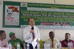 L'ambassadeur du Vietnam au Bangladesh Nguyên Manh Cuong s'exprime au séminaire. Photo : VNA