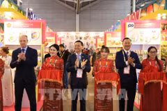 Inauguration du stand du Vietnam au salon FHA-Food & Beverage 2025 à Singapour. Photo : VNA