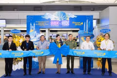 Les délégués lors de la cérémonie d’inauguration de la liaison aérienne. Photo: baodautu.vn