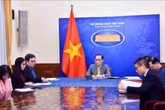 Dans l’après-midi du 23 décembre, Le Hoai Trung, ministre vietnamien des Affaires étrangères, s’est entretenu par téléphone avec Jean-Noël Barrot, ministre français de l’Europe et des Affaires étrangères. Photo : VNA