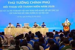 Le Premier ministre Le Minh Hung prend la parole lors du dialogue. Photo : VNA