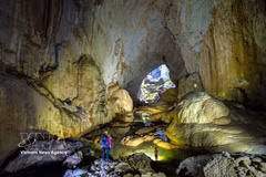 L’immense espace à l’intérieur de la grotte de Son Doong. Photo: VNA