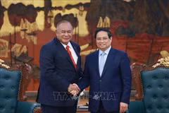 Le Premier ministre Pham Minh Chinh (droite) et le ministre des Affaires étrangères et de la Coopération du Timor-Leste, Bendito dos Santos Freitas. Photo: VNA