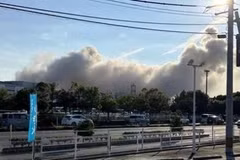 Explosion survenue au centre commercial Aeon Mall, dans la préfecture japonaise de Kumamoto, à la suite du séisme du 28 juillet 2026. Photo: Kyodo/VNA