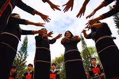 La préservation et la promotion de l'identité culturelle nationale constituent une stratégie de développement durable et une responsabilité partagée par l'ensemble de la société, dans laquelle l'éducation joue un rôle primordial. Photo : Thanh Tung – VNA