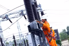 EVN demande à ses filiales de renforcer le service client et la communication sur l’utilisation économe et efficace de l’électricité. Photo : VNA