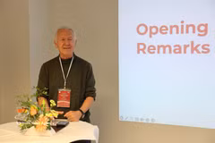 Ivo Sieber, ancien ambassadeur de Suisse au Vietnam et actuellement membre du Forum économique Suisse-Vietnam (SVEF), prend la parole lors d’un événement à Zurich. Photo: VNA