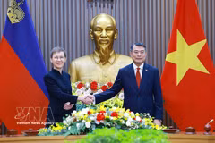 Le Premier ministre vietnamien Le Minh Hung et la Première ministre liechtensteinoise Brigitte Haas. Photo: VNA