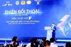 La session de dialogue "Confiance numérique à l'ère de l'IA : la sécurité commence avec l'utilisateur" du forum "Confiance numérique dans la finance 2026". Photo : https://nhandan.vn/