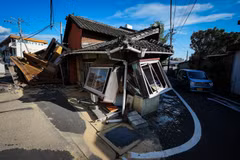 Une maison endommagée après le séisme dans la préfecture de Kumamoto, au Japon, le 29 juillet 2026. Photo : Xinhua/VNA