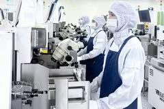 Ligne de production de l’entreprise Hana Micron Vina, à Bac Ninh. Photo : VNA