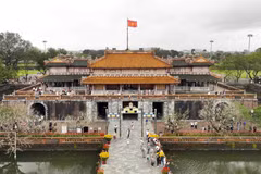 Touristes au Grand intérieur (Dai Noi). Photo : Vu Sinh – VNA