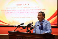 Nguyên Van Phong, secrétaire adjoint permanent du Comité municipal du Parti. Photo : VNA