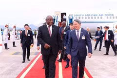 Le président sud-africain Matamela Cyril Ramaphosa (à gauche) entame une visite d’État au Vietnam. Photo : VNA