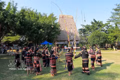 La Journée de la culture vietnamienne, célébrée le 24 novembre, sera organisée dans le cadre d’une Semaine de la grande union nationale, avec diverses activités destinées à valoriser et à promouvoir les valeurs culturelles nationales. Photo : VNA