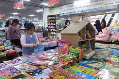 Le Têt traditionnel est une période où les éditeurs publient des éditions spéciales pour les lecteurs. Photo : VietnamPlus