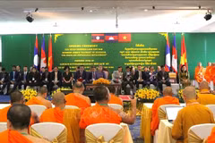 Du 27 au 29 octobre, le ministère cambodgien des Cultes et des Religions a organisé à Phnom Penh le 3ᵉ Sommet bouddhique Cambodge - Laos - Vietnam, placé sous le thème "Harmonie du bouddhisme pour la paix et le développement durable". Photo : VNA