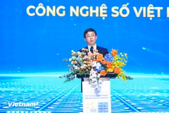 Le vice-ministre des Sciences et des Technologies, Bui Hoang Phuong, souligne la portée significative du lancement par la VINASA de la Carte des entreprises de technologie numérique du Vietnam. Photo : Vietnam+