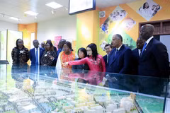 Le président de l’Assemblée nationale de Côte d’Ivoire se rend à l’Université nationale d’agriculture du Vietnam. Photo: VNA