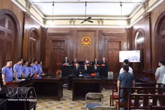 Les accusés écoutent le prononcé du verdict dans la salle d'audience principale du Tribunal populaire de Hô Chi Minh-Ville, le 3 septembre 2026. Photo : VNA