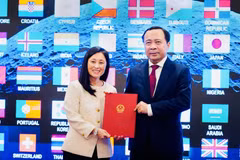 Le ministre des Sciences et des Technologies, Vu Hai Quan, et l'ambassadrice des États-Unis au Vietnam, Jennifer Wicks. Photo : Ministère des Sciences et des Technologies