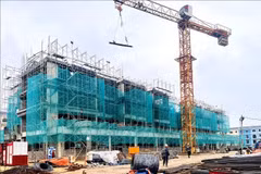 Le projet de logements sociaux Bao Ninh 2 (Quang Tri) accélère ses progrès afin d'assurer une livraison rapide des logements aux clients au troisième trimestre 2026. Photo: VNA