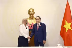Le président de l'Assemblée nationale, Tran Thanh Man, reçoit l’Administratrice de l'Organisation internationale de la Francophonie (OIF), Caroline St-Hilaire. Photo : VNA