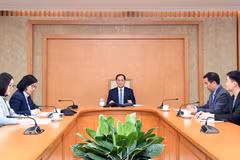 Le vice-Premier ministre et ministre des Affaires étrangères (AE) du Vietnam, Bui Thanh Son, a eu une conversation téléphonique avec le ministre turc des AE, Hakan Fidan. Photo: VNA