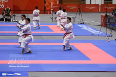 Des athlètes vietnamiennes participent à l'épreuve de kata par équipe féminine aux Jeux asiatiques de 2026. Photo : VNA
