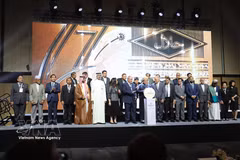 L’ambassadeur Pham Viet Hung (troisième à gauche) assiste à la cérémonie d’ouverture du Grand Salon Halal Bangkok 2026. Photo : VNA