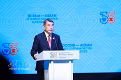 Le Premier ministre Le Minh Hung s'exprime lors du Forum d'affaires ASEAN-Russie. Photo: VNA