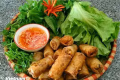Le nem, une spécialité culinaire vietnamienne. Photo : VietnamPlus