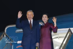 Le secrétaire général du Parti communiste du Vietnam et président de la République To Lam et son épouse. Photo: VNA