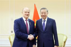 Le secrétaire général du Comité central (CC) du Parti communiste du Vietnam (PCV), Tô Lâm (à droite), rencontre Gennady Zyuganov, président du Parti communiste de la Fédération de Russie. Photo : VNA