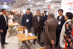 Le Vietnam a présenté une large gamme de produits traditionnels aux entreprises américaines. Photo : VNA