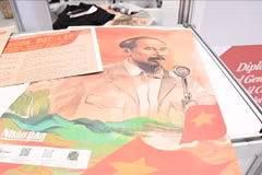 Publications sur la révolution vietnamienne et le Président Hô Chi Minh à l'espace d'exposition du journal Granma. Photo : VNA