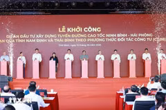 Le Premier ministre Pham Minh Chinh à la cérémonie de lancement des travaux du projet de l'autoroute Ninh Binh-Hai Phong, tronçon traversant les provinces de Nam Dinh et de Thai Binh. Photo: VNA
