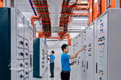 Le centre de données (IDC) du groupe Vietnam Post and Telecommunications (VNPT), situé dans le parc technologique de Hoa Lac et le plus grand du Vietnam, est équipé des technologies les plus modernes et répond pleinement aux normes techniques internationales. Photo : VNA