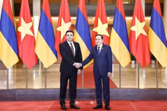 Le président de l'Assemblée nationale (AN) du Vietnam, Trân Thanh Mân (droite) et son homologue arménien, Alen Simonyan, le 19 novembre 2024. Photo: VNA