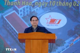 Le Premier ministre Pham Minh Chinh a assisté à la cérémonie de lancement des travaux du projet de l’école inter-niveaux de Cam Thach. Photo : VNA
