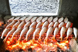 Poissons grillés au charbon de bois : Dien Chau en pleine effervescence à l’approche du Tet