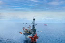 La phase 3 du projet de développement du champ pétrolier Dai Hung produit son premier flux de pétrole commercial. Photo: VietnamPlus