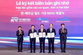 Lors du forum, plusieurs protocoles d'accord ont été signés, Photo:baogiaothong.vn