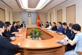 Le vice-Premier ministre a également discuté des questions liées à la construction d'une institution pour exploiter le centre financier international au Vietnam - Photo : VGP